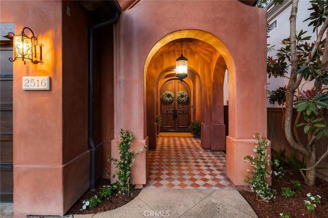 2516 Walnut Avenue, Manhattan Beach, CA 90266