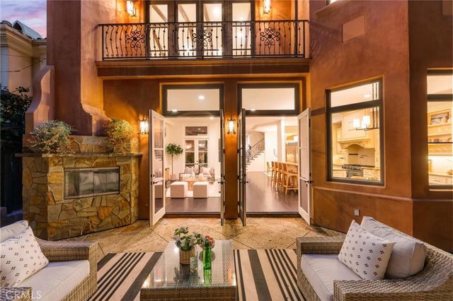 2516 Walnut Avenue, Manhattan Beach, CA 90266