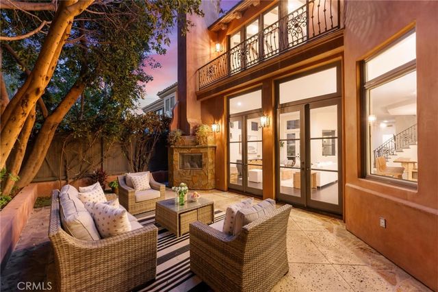 2516 Walnut Avenue, Manhattan Beach, CA 90266