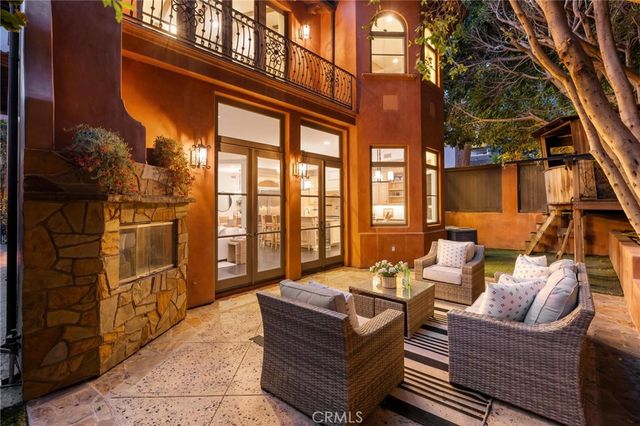 2516 Walnut Avenue, Manhattan Beach, CA 90266