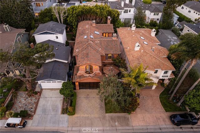 2516 Walnut Avenue, Manhattan Beach, CA 90266