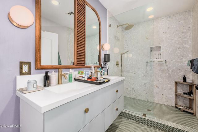 6811 N 11TH Place, Phoenix, AZ 85014