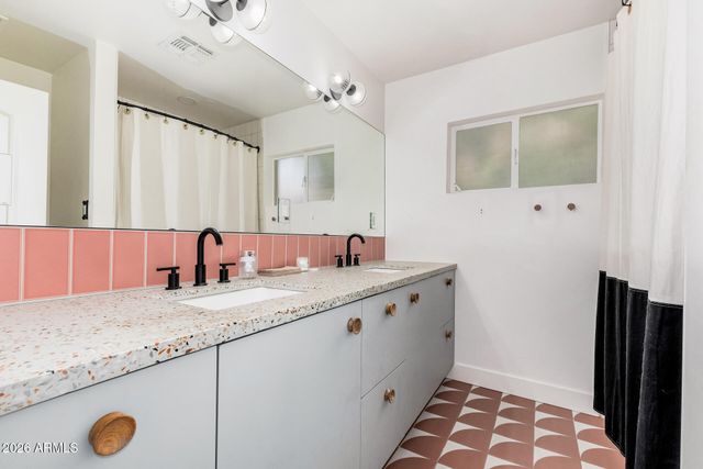 6811 N 11TH Place, Phoenix, AZ 85014