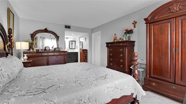 13000 SW 15th Ct 101U, Pembroke Pines, FL 33027