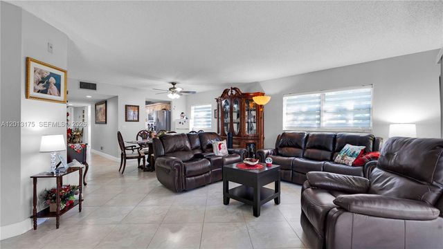13000 SW 15th Ct 101U, Pembroke Pines, FL 33027