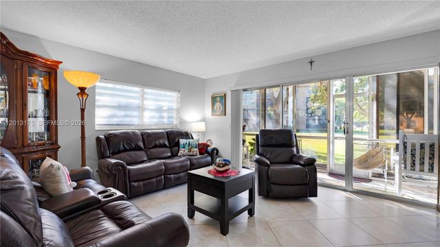 13000 SW 15th Ct 101U, Pembroke Pines, FL 33027
