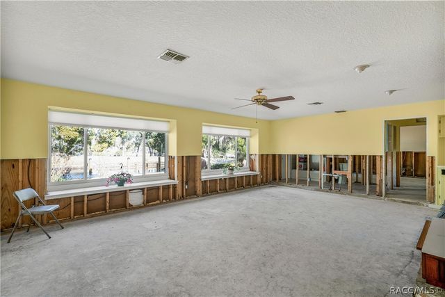 11929 W Riverhaven Drive, Homosassa, FL 34448