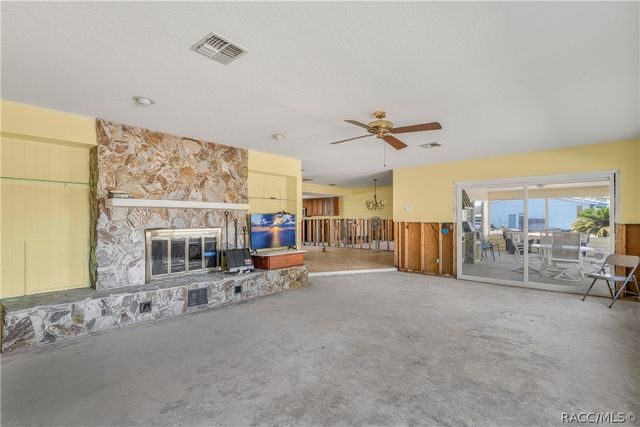 11929 W Riverhaven Drive, Homosassa, FL 34448