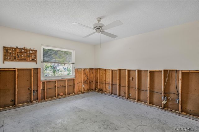 11929 W Riverhaven Drive, Homosassa, FL 34448