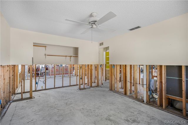 11929 W Riverhaven Drive, Homosassa, FL 34448