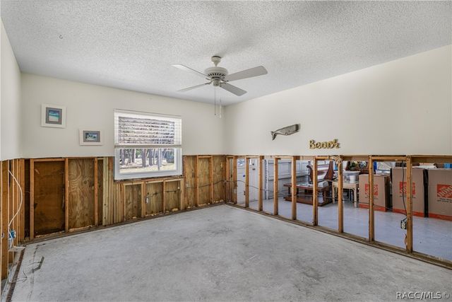 11929 W Riverhaven Drive, Homosassa, FL 34448