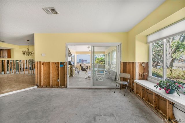 11929 W Riverhaven Drive, Homosassa, FL 34448