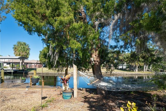 11929 W Riverhaven Drive, Homosassa, FL 34448