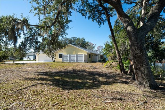 11929 W Riverhaven Drive, Homosassa, FL 34448