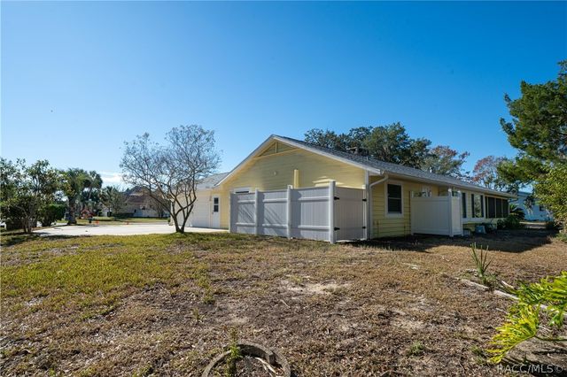 11929 W Riverhaven Drive, Homosassa, FL 34448
