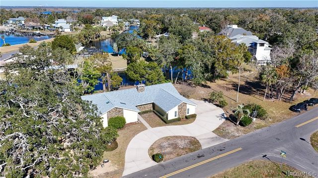 11929 W Riverhaven Drive, Homosassa, FL 34448