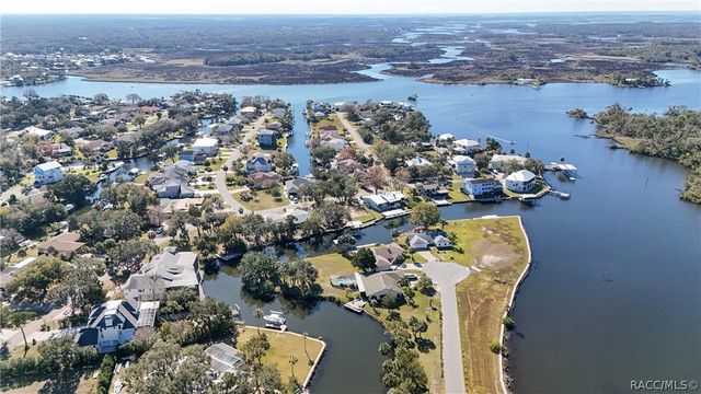 11929 W Riverhaven Drive, Homosassa, FL 34448