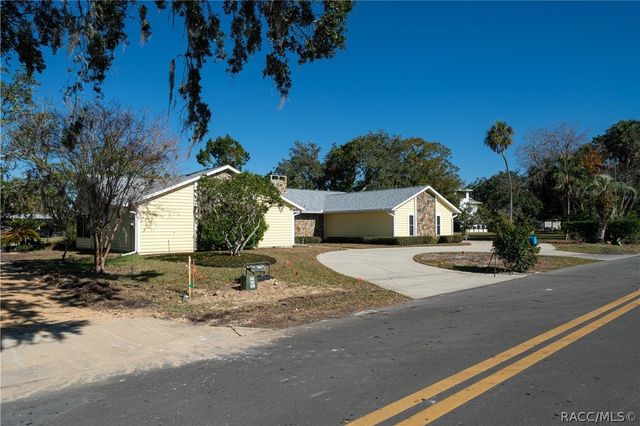 11929 W Riverhaven Drive, Homosassa, FL 34448