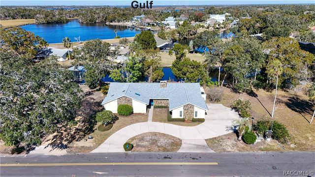 11929 W Riverhaven Drive, Homosassa, FL 34448