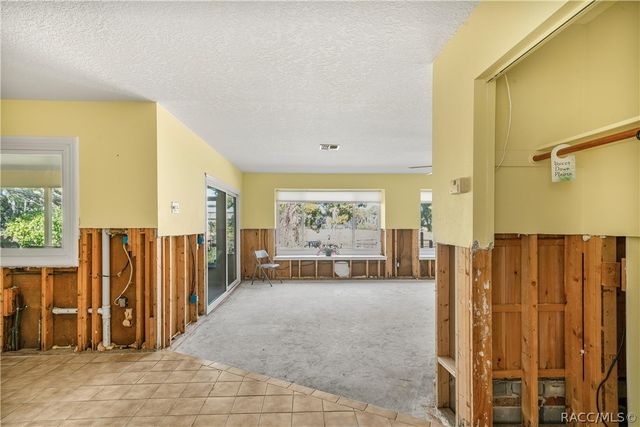 11929 W Riverhaven Drive, Homosassa, FL 34448