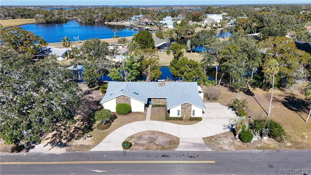 11929 W Riverhaven Drive, Homosassa, FL 34448
