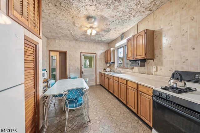 614 16 Bailey Ave, Elizabeth City, NJ 07208