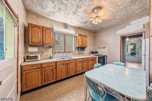614 16 Bailey Ave, Elizabeth City, NJ 07208