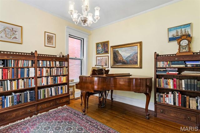 6157 Kingsbury Avenue, St Louis, MO 63112