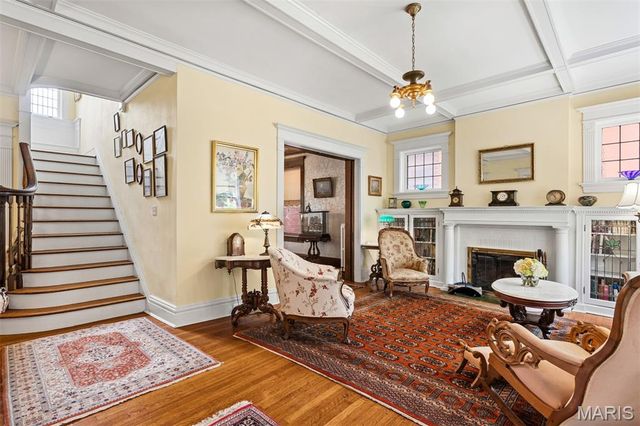 6157 Kingsbury Avenue, St Louis, MO 63112