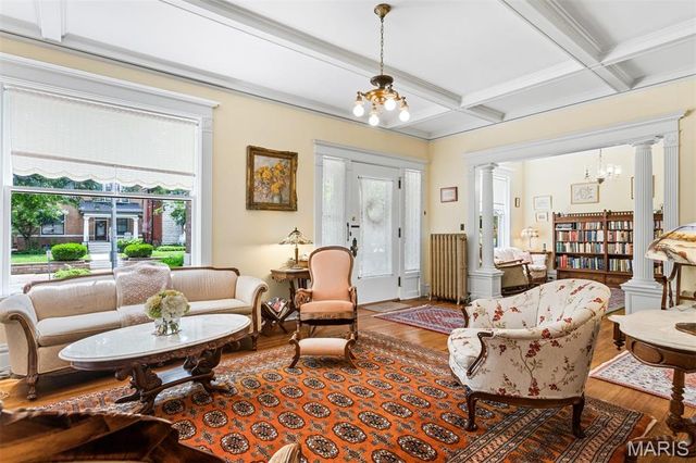 6157 Kingsbury Avenue, St Louis, MO 63112