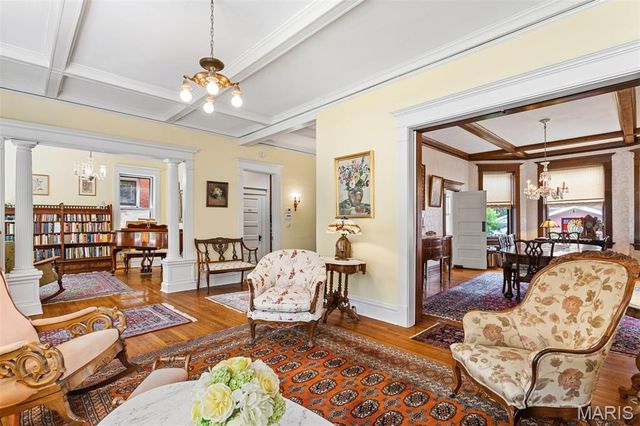 6157 Kingsbury Avenue, St Louis, MO 63112