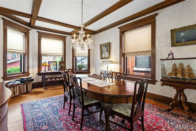 6157 Kingsbury Avenue, St Louis, MO 63112