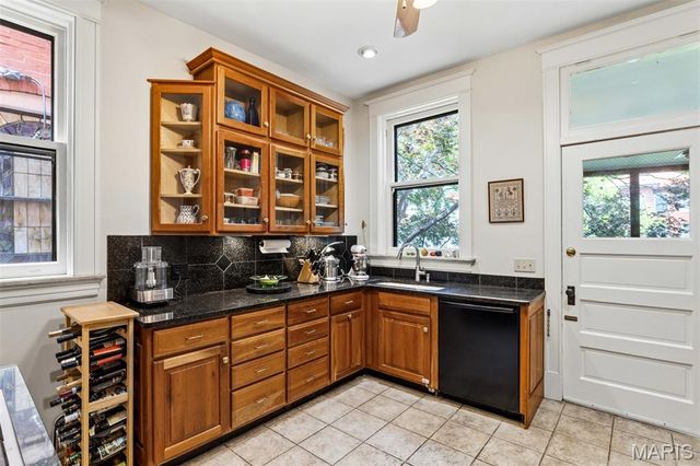 6157 Kingsbury Avenue, St Louis, MO 63112
