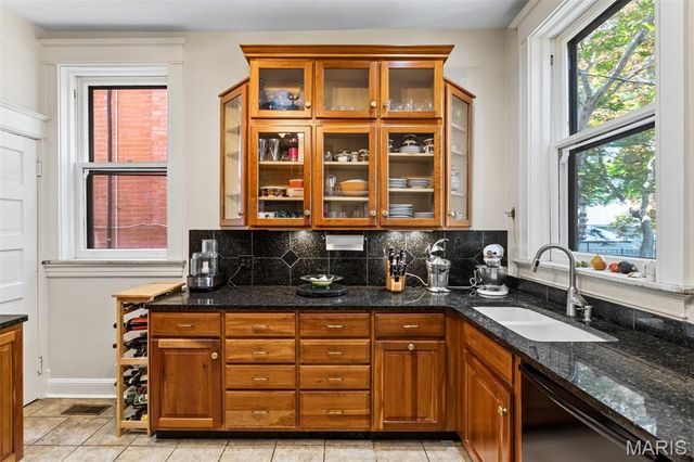 6157 Kingsbury Avenue, St Louis, MO 63112