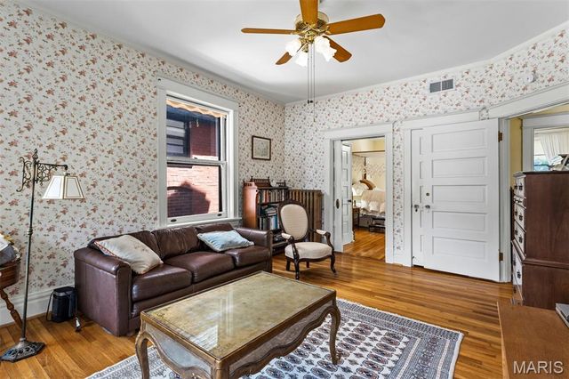 6157 Kingsbury Avenue, St Louis, MO 63112