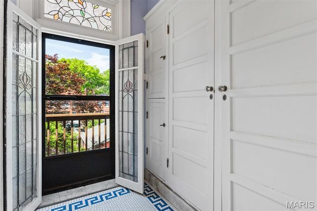 6157 Kingsbury Avenue, St Louis, MO 63112
