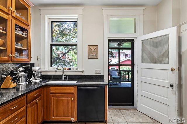 6157 Kingsbury Avenue, St Louis, MO 63112