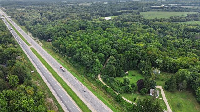 12537 S Wolcott, Sawyer, MI 49125