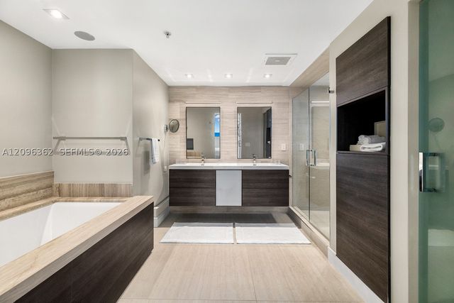 3801 Collins Ave 2006, Miami Beach, FL 33140