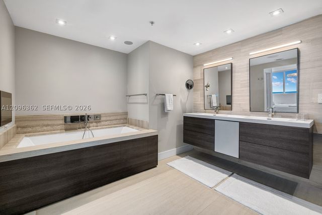 3801 Collins Ave 2006, Miami Beach, FL 33140