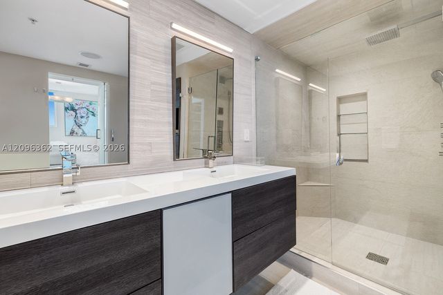 3801 Collins Ave 2006, Miami Beach, FL 33140