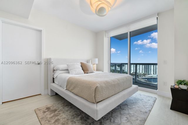 3801 Collins Ave 2006, Miami Beach, FL 33140