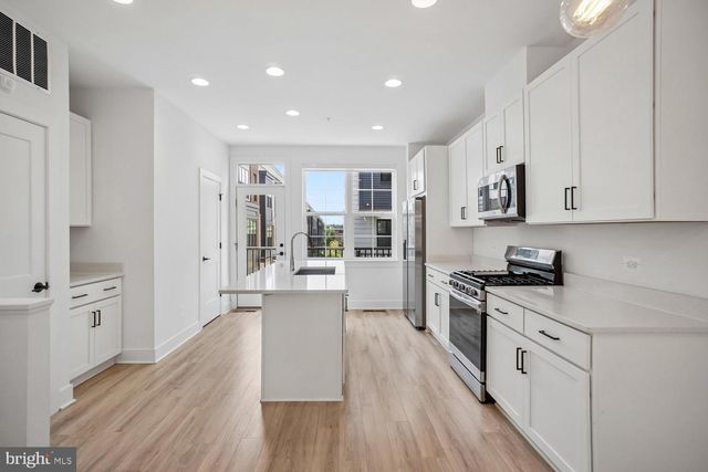7332 BLADE DR, Falls Church, VA 22042
