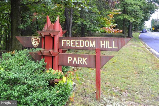 7332 BLADE DR, Falls Church, VA 22042