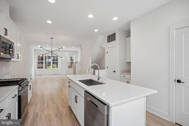 7332 BLADE DR, Falls Church, VA 22042