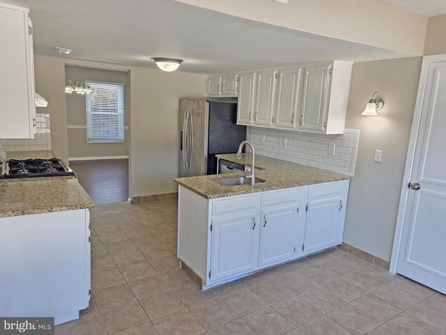 17 STAYMAN LN, Sewell, NJ 08080