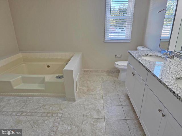 17 STAYMAN LN, Sewell, NJ 08080