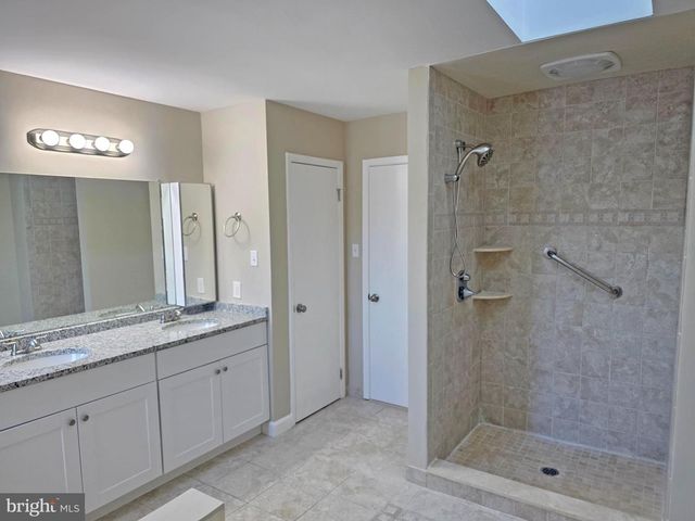 17 STAYMAN LN, Sewell, NJ 08080