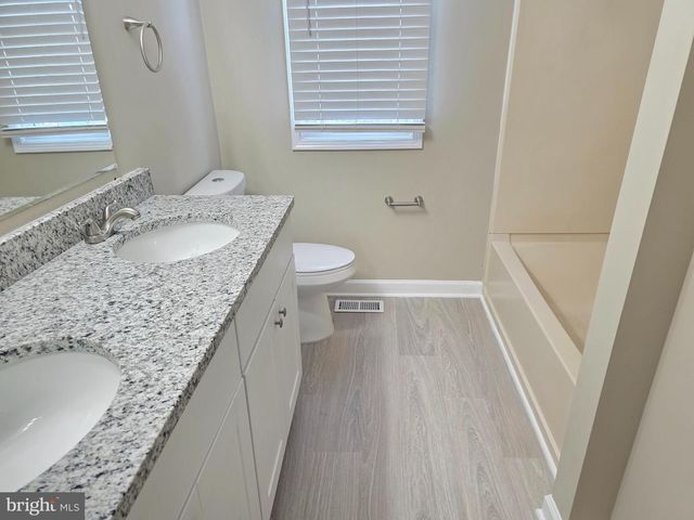 17 STAYMAN LN, Sewell, NJ 08080