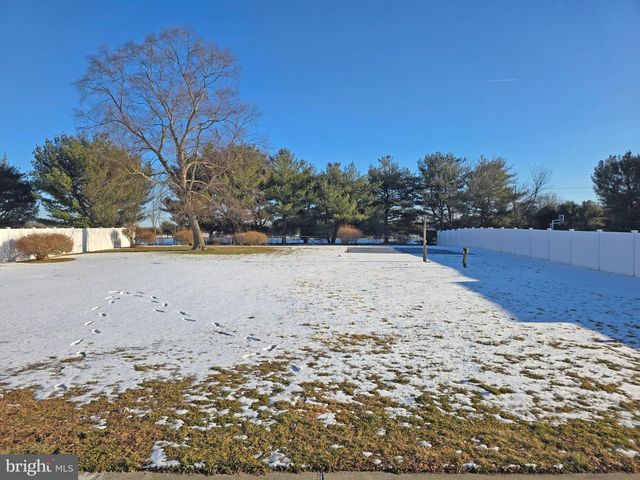 17 STAYMAN LN, Sewell, NJ 08080